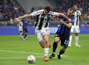 记者：切尔西有意引进坎比亚索，他首选去巴萨，国米也在关注他