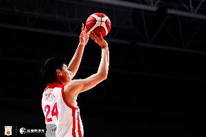 6中4拿下12分！媒体人：这是崔永熙该有的比赛内容 为他感到高兴