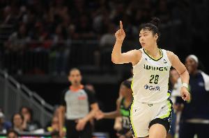 表现出色！李月汝6投4中&三分4中2得到10分3板2助 助飞翼今日赢球